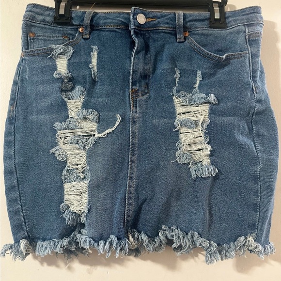 ❤️ $10 Flash Sale Almost Famous Distressed Denim Skirt - Picture 1 of 8